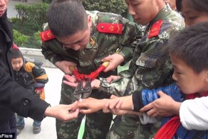 Как китайскому ребёнку снимали гайку с пальца