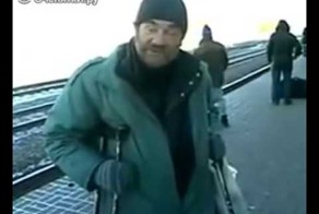 Бомж спел Секс бомб