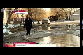 Репортёрша плюс лужа