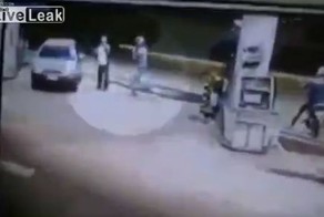 Моментальная расправа над грабителем