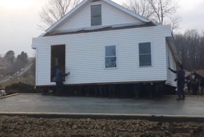 Сказ про то, как амиши дом тащили