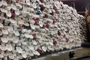 Унитазный водопад в Китае