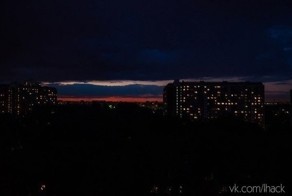 Необычный закат в спальном районе Москвы 