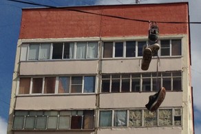 Оригинальный способ сушки обуви или летающие кроссовки 