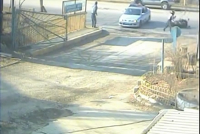 Мотоцикл влетел в полицейский автомобиль