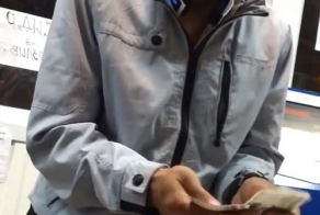 Дайте че нибудь попить