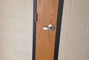 Дверь против жирных баб