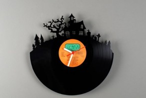 Часы из старого винила.