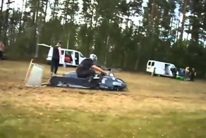 Снегоход на траве 