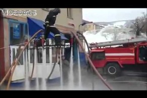 Человек брандспойт=)