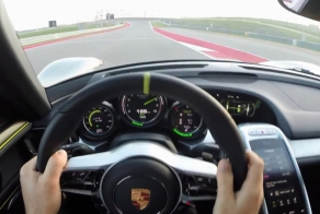 Прокатимся на самом мощном Porsche