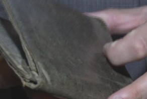 Ветеран ВОВ сдал в музей в Актау портмоне из человеческой кожи