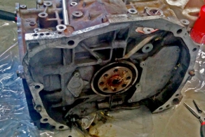 Кофейный столик из автомобильного двигателя