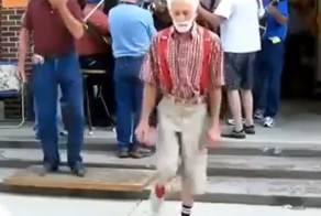 Дед задаёт ритм