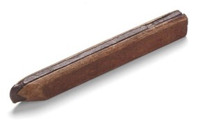 Карандаш 1630 года выпуска.