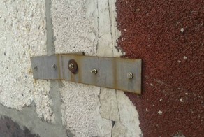 Чтоб не разЪехался)) 