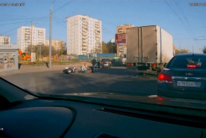 Байкер и автомобилист