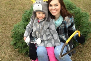 Смелая мама и питбуль