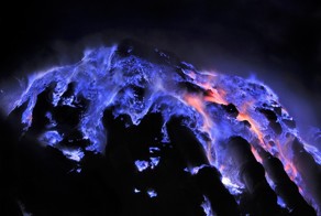 Kawah Ijen — вулкан с голубой лавой