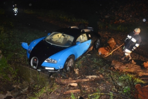 В Австрии разбили гиперкар Bugatti Veyron