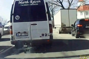 Porsche Cayenne VS прицеп награда нашла героя...