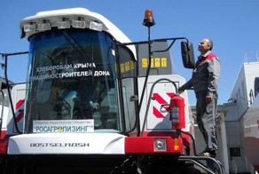 «Ростсельмаш» отправил первую партию комбайнов в Крым