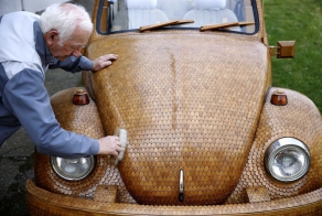 Деревянный Volkswagen Beetle