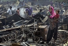 Погорелые трущобы Нью-Дели