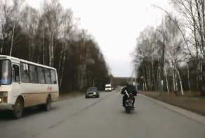 Авария дня 1499. Мотоциклист врезался в легковушку