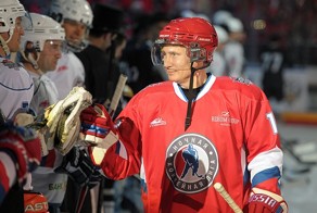 Президент России забил шесть шайб в хоккейном матче в Сочи  