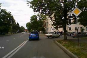 Догоните его кто-нибудь