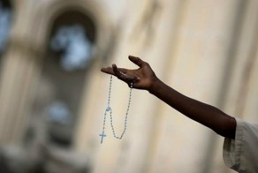 Суд приговорил беременную женщину к смерти за брак с христианином