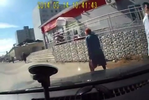 Сбил бабушку и уехал