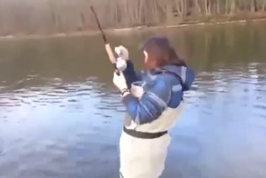 Девушка на рыбалке