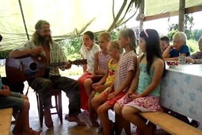 ПОЗИТИВ!! )) СЛАВЯНЕ!!! Дети поют песню Николая Емелина "РУСЬ"