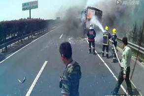 Огнеборцы Китая приехали тушить фуру..как вдруг...