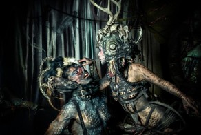 Зловещие портреты театральной труппы цирка Lucent Dossier