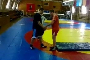 Сальто от борца!