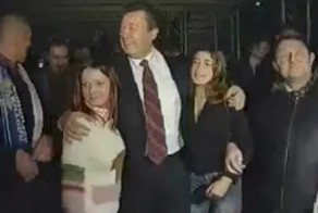 А где-то сегодня грустит Янукович:)