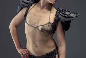 Купальники, демонстрирующие удаленную грудь