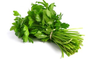 Как использовать петрушку в домашней косметологии