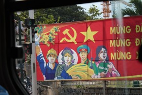 Суровая Вьетнамская реклама и агит-культ... Мы правда такие???