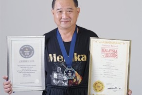 Мастер кунг-фу Хо Энь Ху может пробить кокосовый орех пальцем