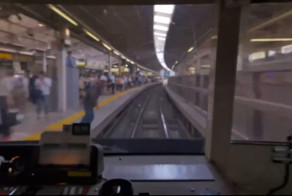 Парень кинулся под поезд!