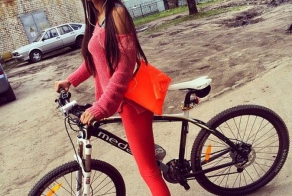 Девушки на велосипедах