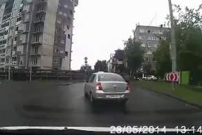 Надо было бить