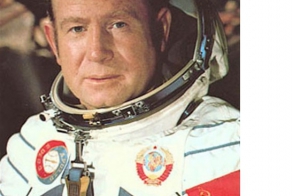 Алексей Леонов - первый человек, побывавший в открытом космосе