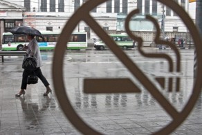 Медведев: антитабачный закон не направлен против курильщиков
