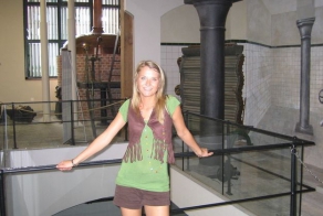 Плотоядная бактерия сожрала конечности девушки