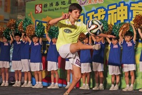 13-летний футболист умудряется играть без ног